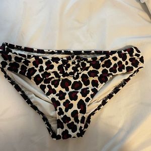 Micheal Kors Cheetah Print w/ Ring Bottoms. M